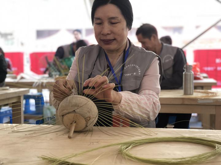 针尖流淌出瑰丽的非遗技艺技惊四座