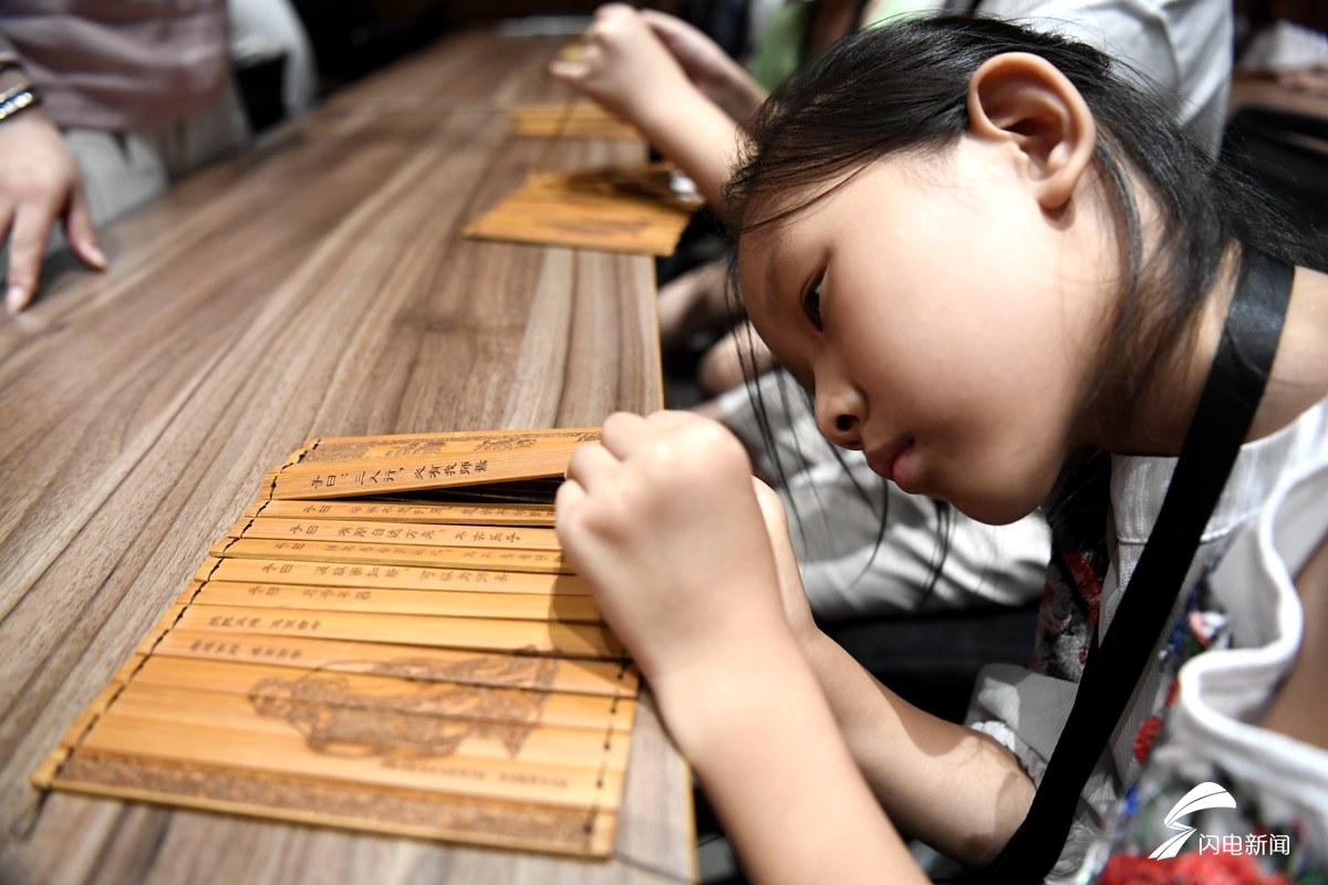 中华传统文化如何创新走进年轻人、青少年的心里？