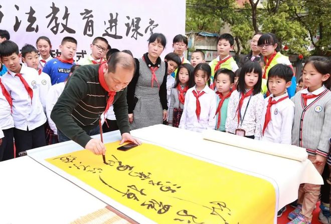 新中国历史上第一次以中央文件形式要求全国开展传统文化文化活动