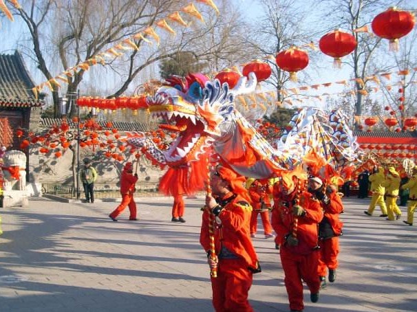 北京传统文化：逛庙会、吃烤鸭、喝豆汁，领略古都风情
