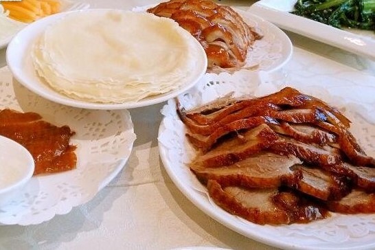 北京传统文化：逛庙会、吃烤鸭、喝豆汁，领略古都风情
