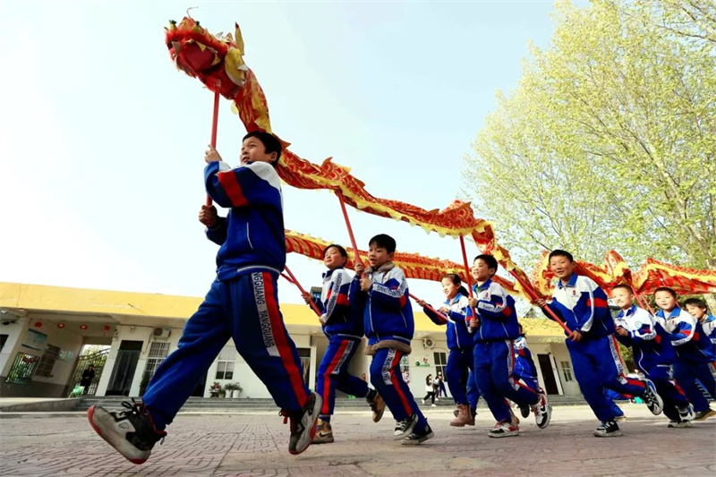 南阳中小学掀起传承优秀传统文化热潮，引导未成年人汲取成长力量